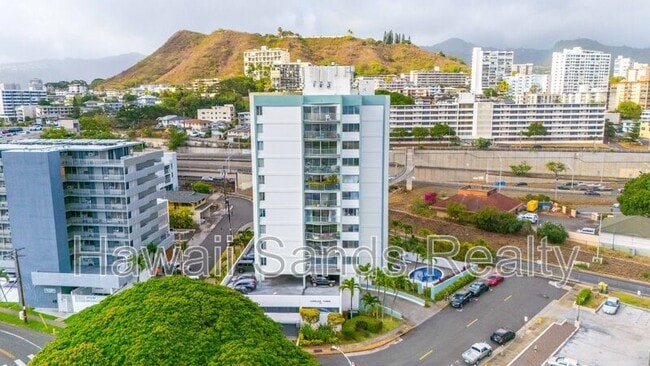 Building Photo - 710 Lunalilo St