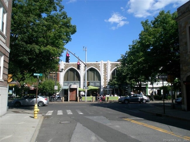 Building Photo - 60 Strawberry Hill Ave