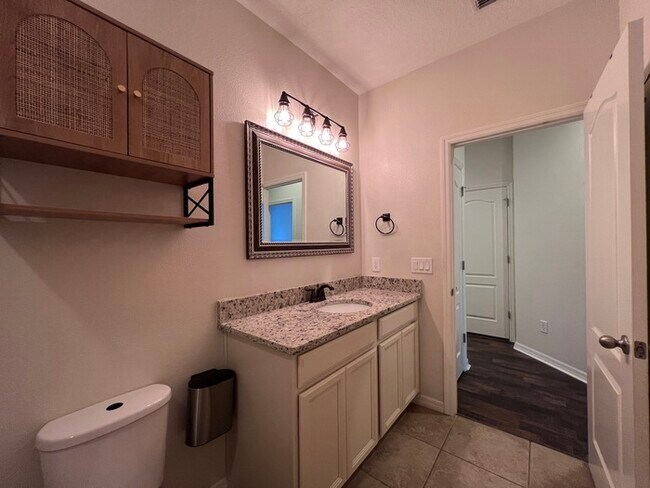Building Photo - Gorgeous 3 bedroom, 2½ bath, 2 STORY townhome