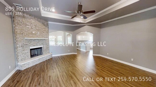 Building Photo - 809 Holliday Dr