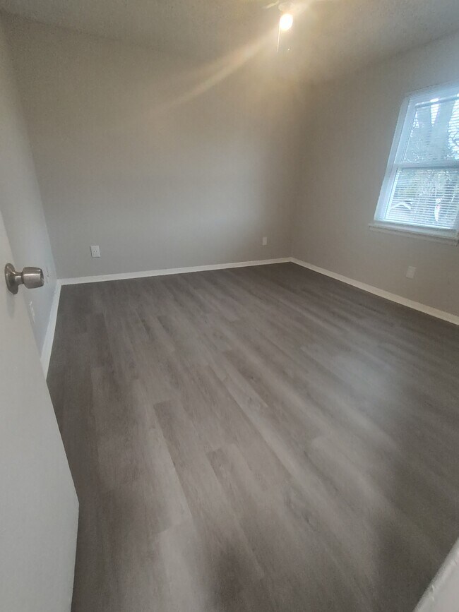 Building Photo - High St and Lelia St