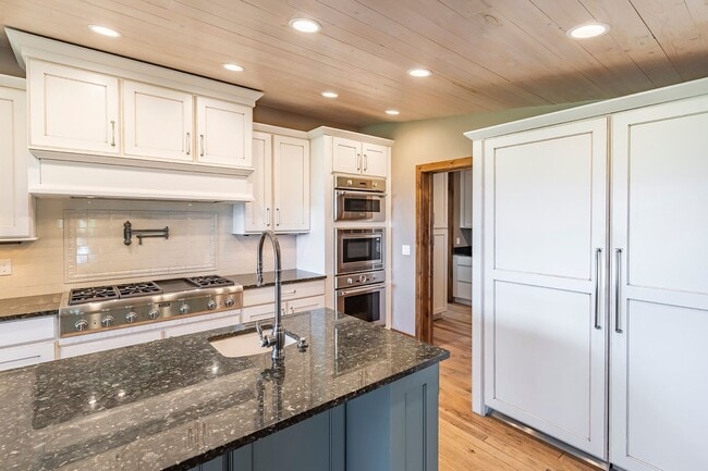 Building Photo - Ranch home in Kamas