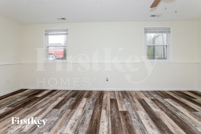 Building Photo - 1605 Rock Creek Dr