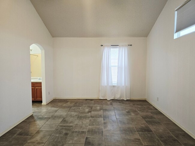 Building Photo - Charming 3 bedroom, 2.5 bath home in West ...