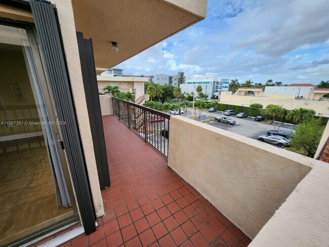 Building Photo - 995 SW 84th Ave