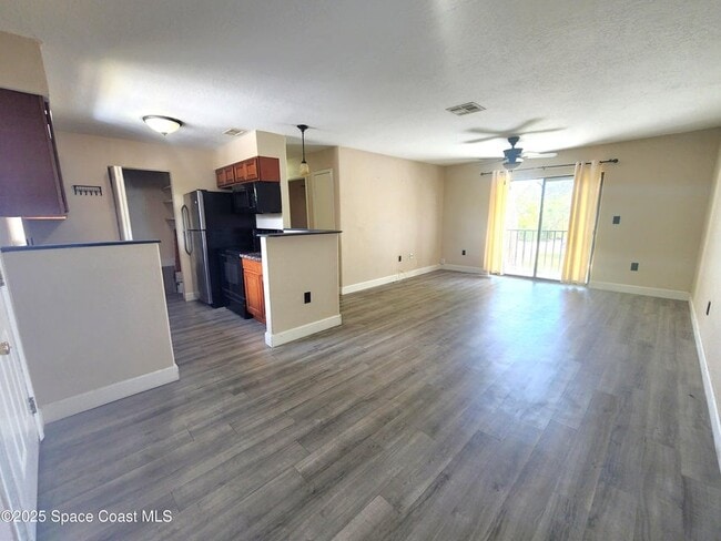 Building Photo - 2220 Flower Tree Cir