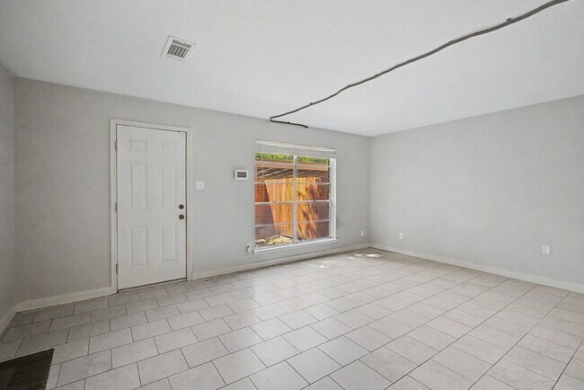 Building Photo - 413 W Semands Ave