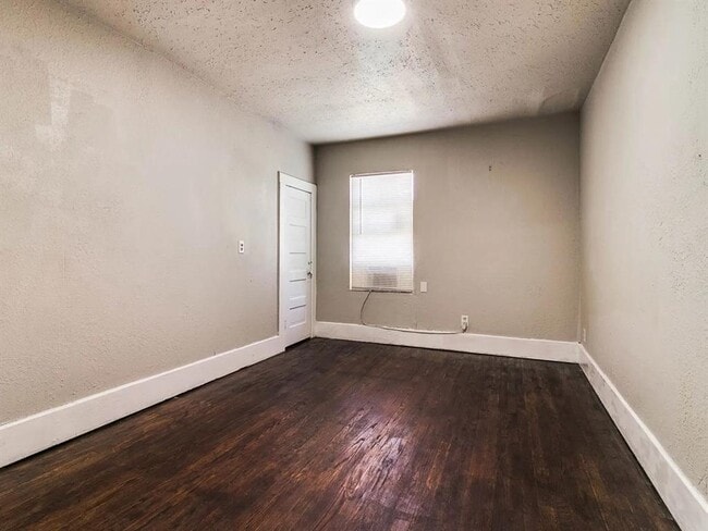 Building Photo - 1740 NW 11th St