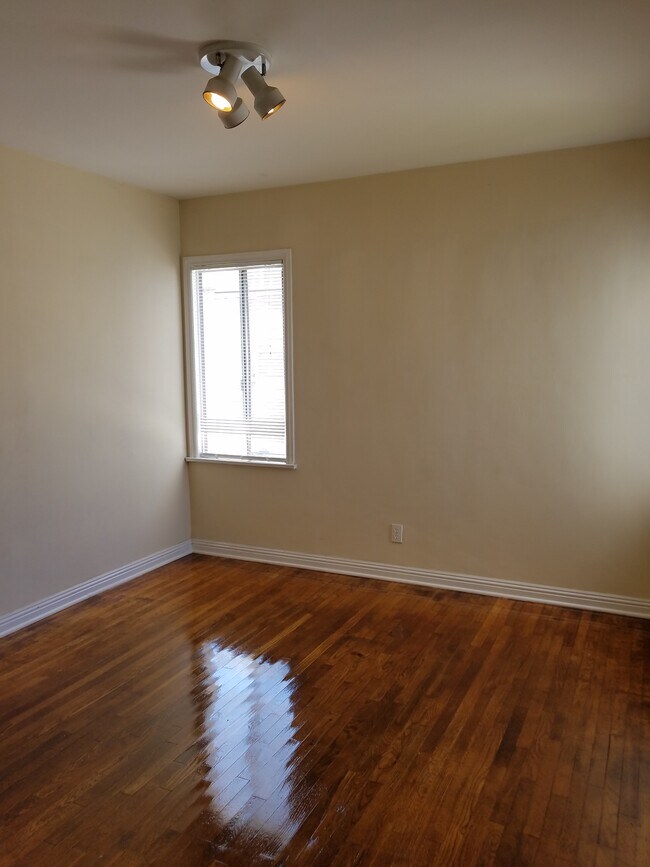 Building Photo - 1465 W 157th St
