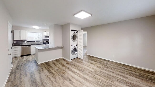 Building Photo - BEAUTIFUL 2 Bedroom, 1 bath in the heart of Clintonville available June 1! SEE IT TODAY!