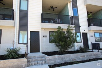 Building Photo - 203 Paschal St