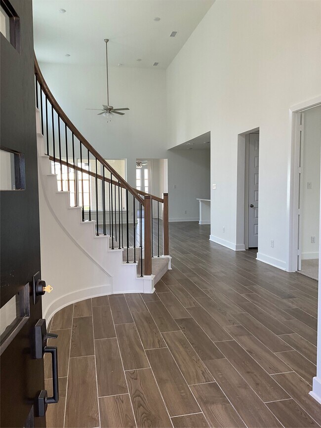 Building Photo - 7311 Blue Gentiana Ln