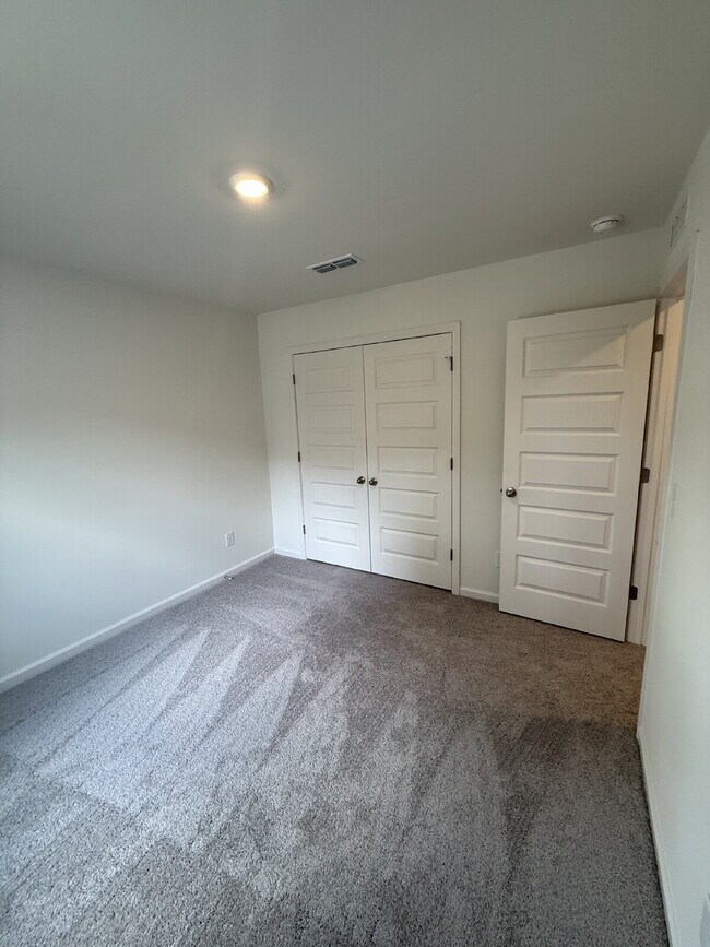 Building Photo - 3 bed 2 and half bath home in Mebane