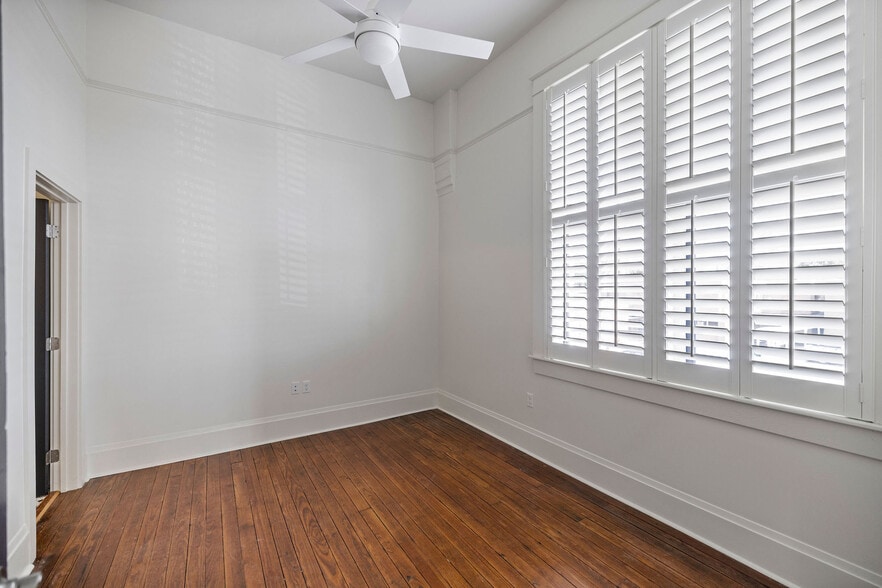 Building Photo - 223 E Thomas St