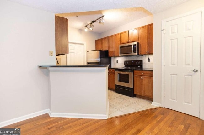Building Photo - 1250 Parkwood Cir SE