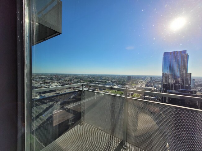 Building Photo - 235 W Van Buren St