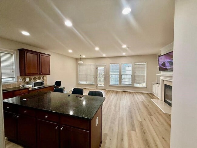 Building Photo - 830 Pimlicon Pl