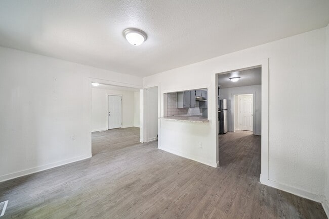 Building Photo - 1304 S Husband St