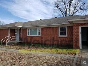 Building Photo - Brick Home
