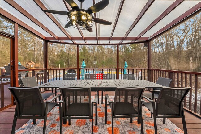 Building Photo - 1551 Wooded Acres Dr