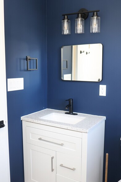 Building Photo - 104 E Gates Ave