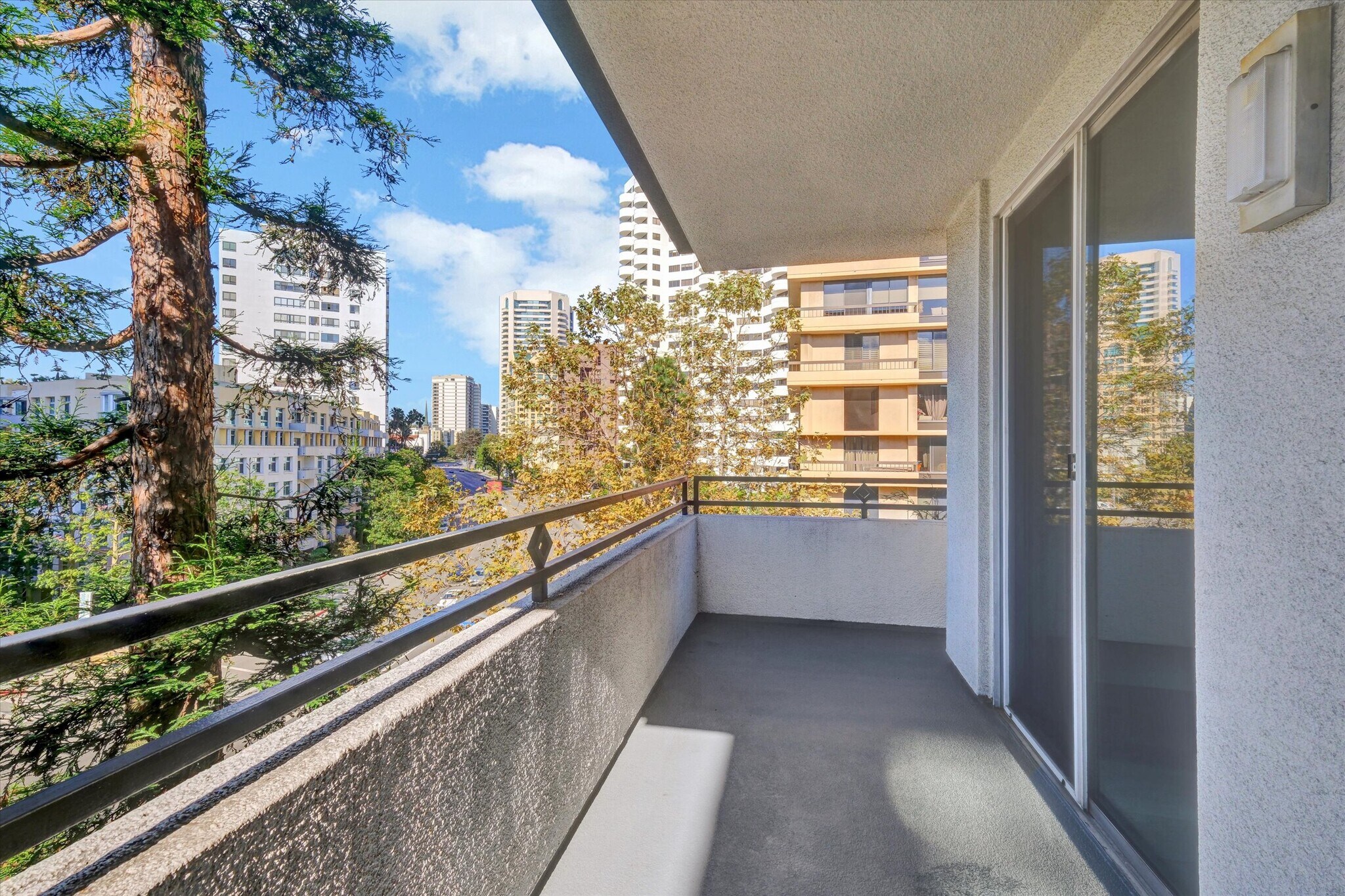 Building Photo - 10601 Wilshire Blvd