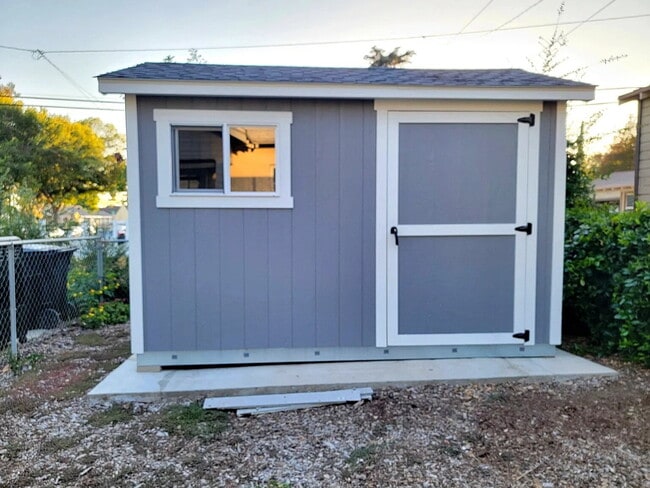 Building Photo - Nice and comfortable home