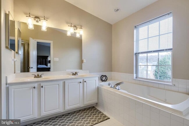 Building Photo - 580 Orchard Ridge Dr