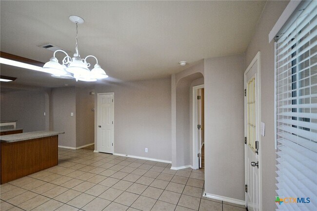 Building Photo - 2489 Medina Dr