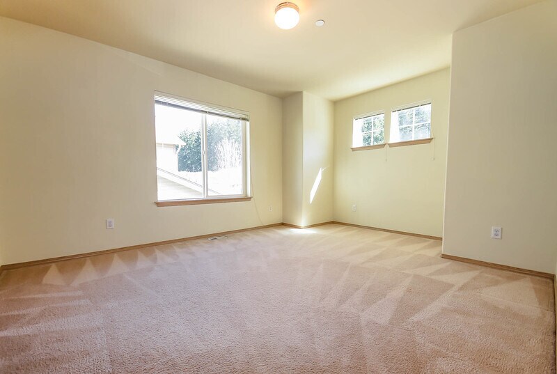 Building Photo - 1349 Burnside Pl