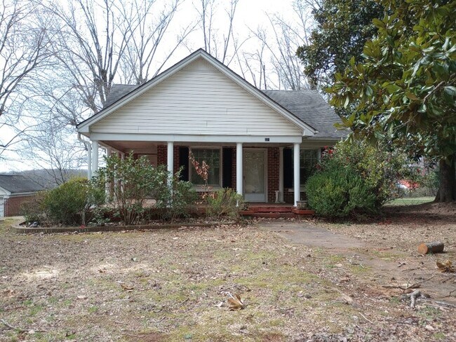 Building Photo - 221 Old Cedar Rock Rd