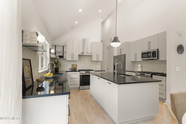 Building Photo - 1406 Transit Ave