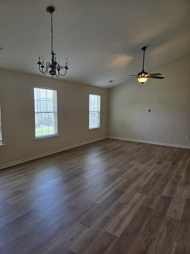 Building Photo - 507 Chastine Dr