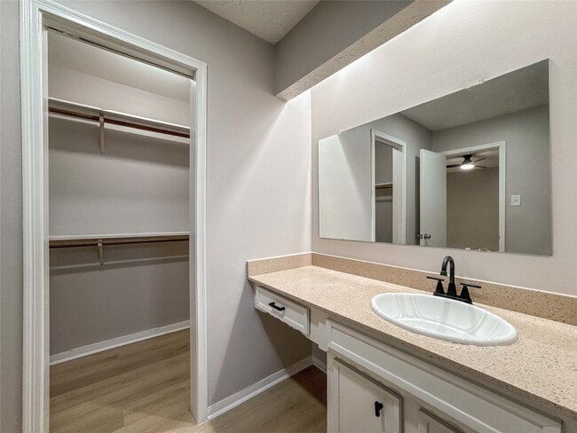 Building Photo - 22822 Canyon Lake Dr