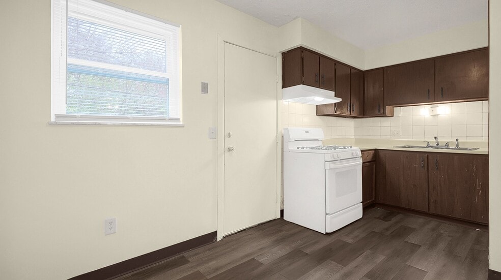 Building Photo - 3042 Sandridge Ave