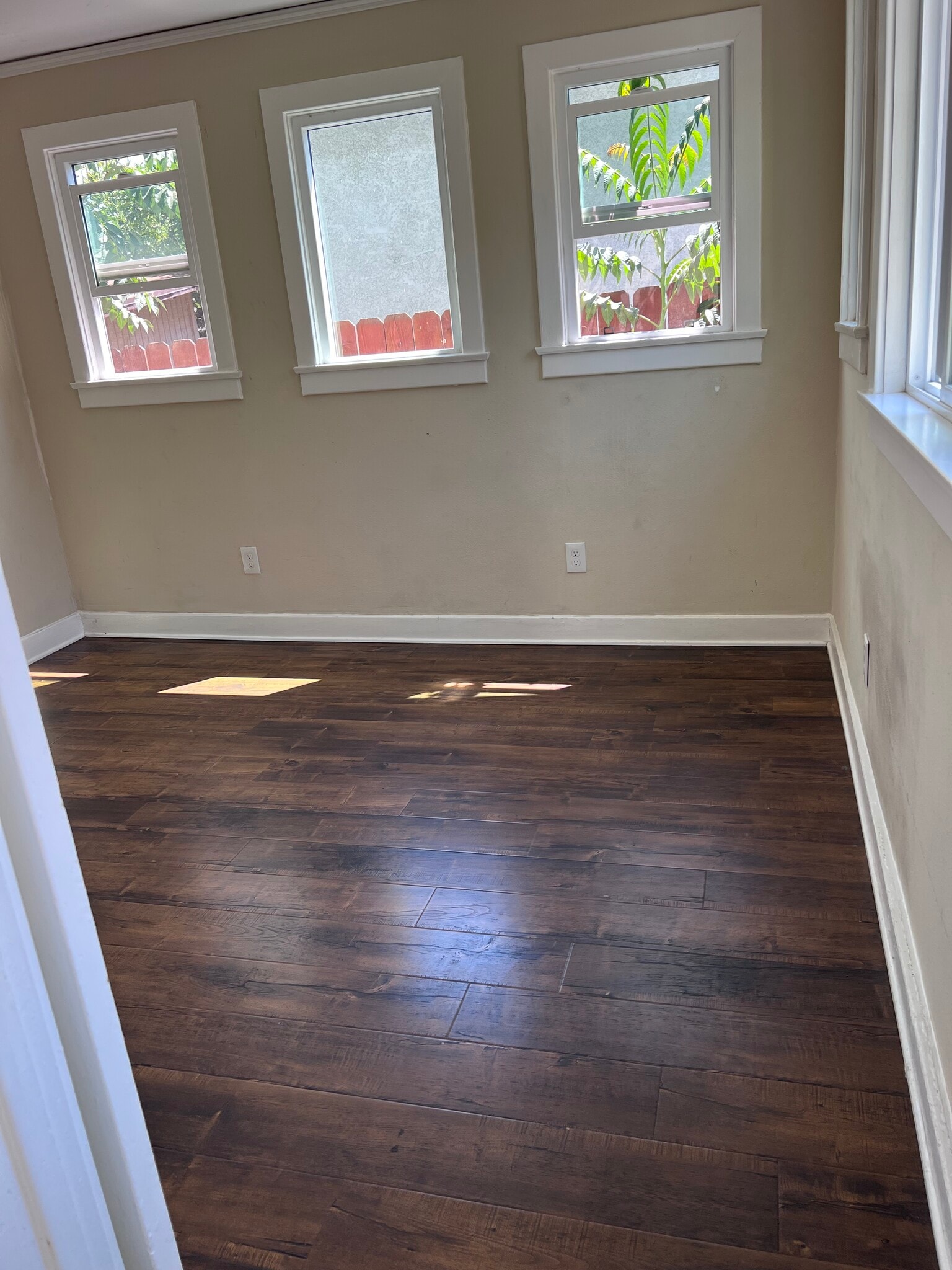 Building Photo - 2512 E 3rd St