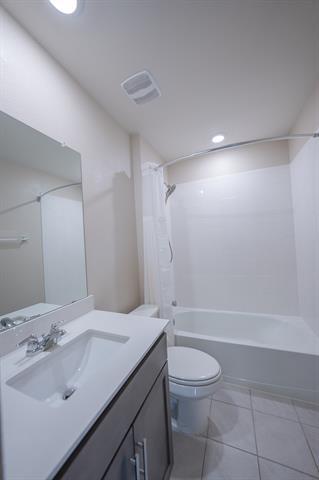 Building Photo - 400 Willow View Way