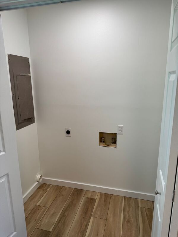 Building Photo - 623 E Bain St