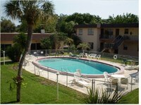 Building Photo - Le Mans Apartments