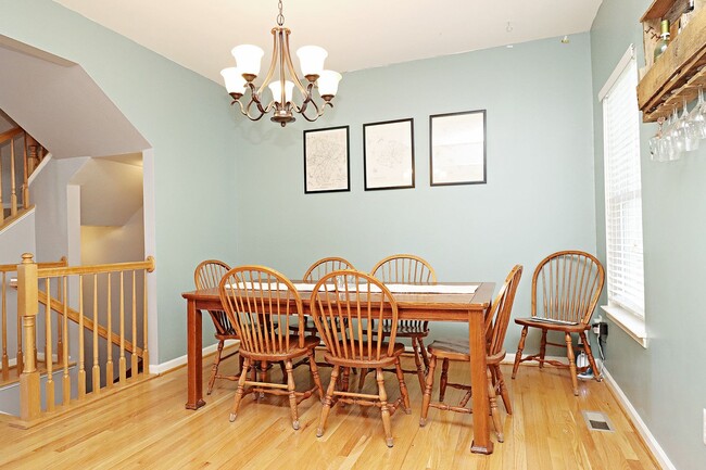 Building Photo - Spring Creek Living! Pet-Friendly Townhome