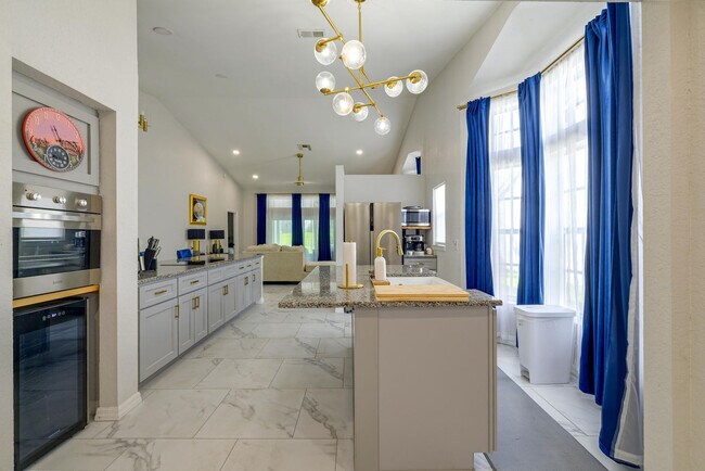 Building Photo - 3343 Bluffview Dr