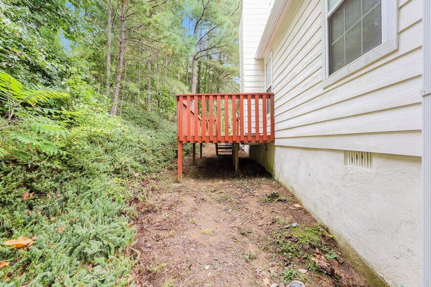 Building Photo - 909 Shadow Lake Dr