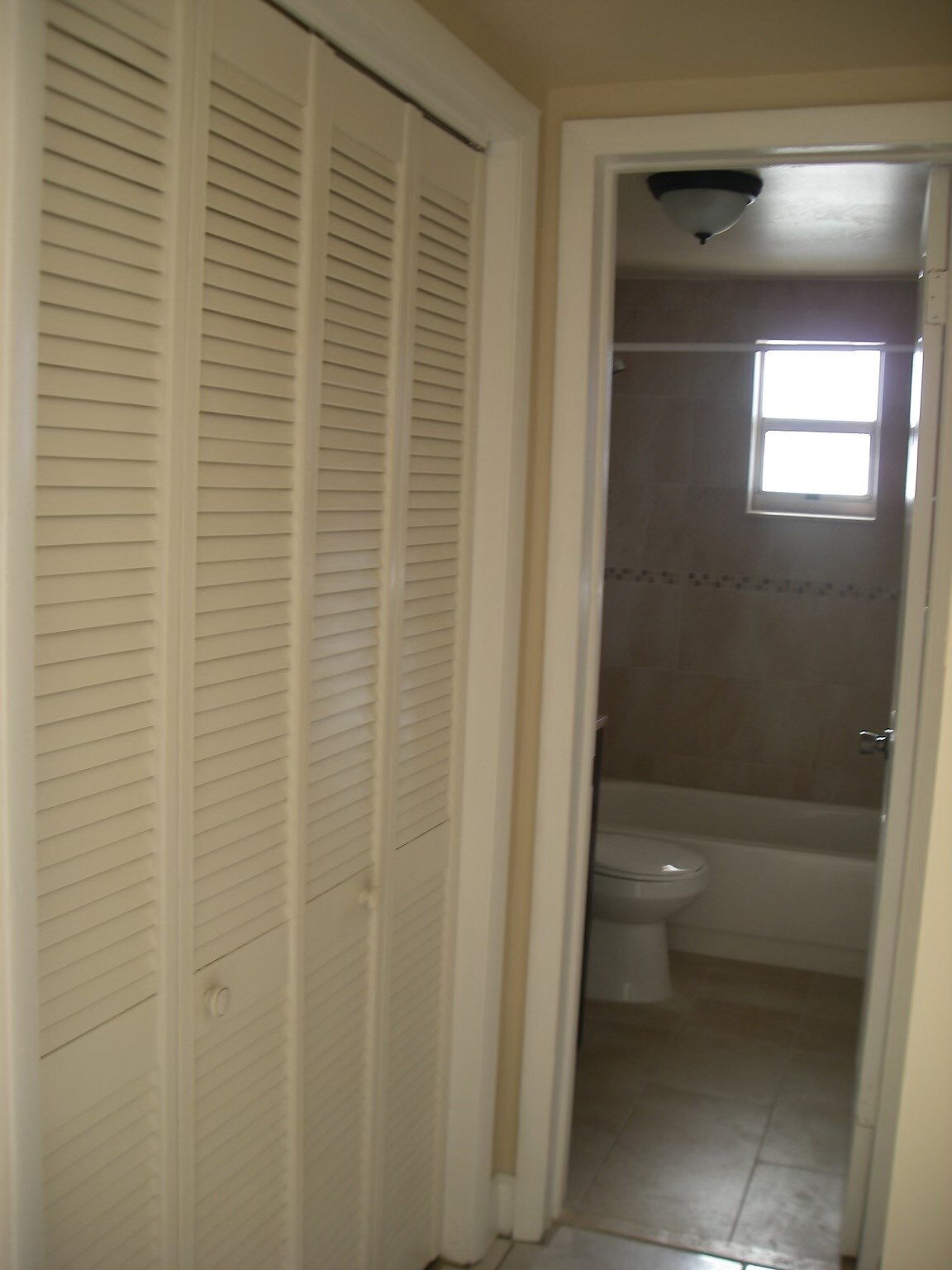 Building Photo - 685 Miller Dr