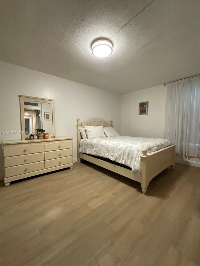 Building Photo - 820 NW 87th Ave