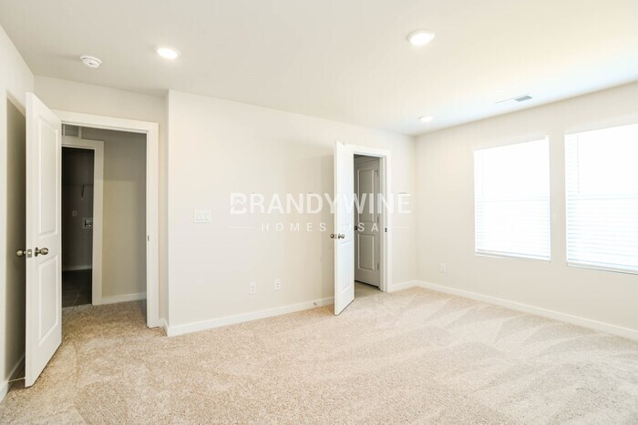 Building Photo - 2416 Appalachian Trl Dr