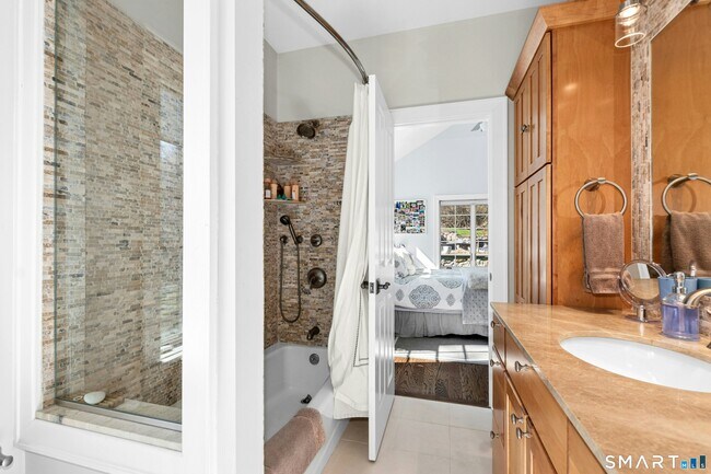 Building Photo - 9 Dancing Bear Rd