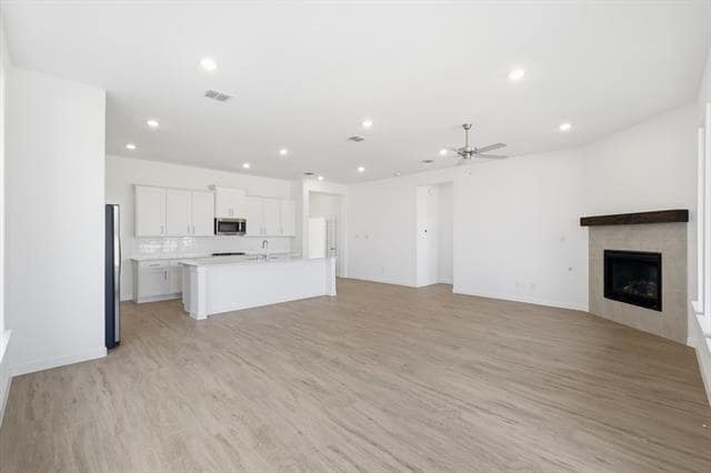 Building Photo - 1604 Adams Dr