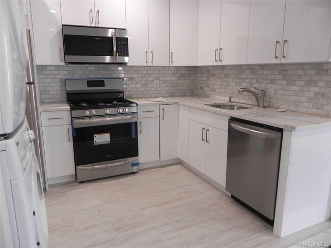 Building Photo - 3 Bryant Ave