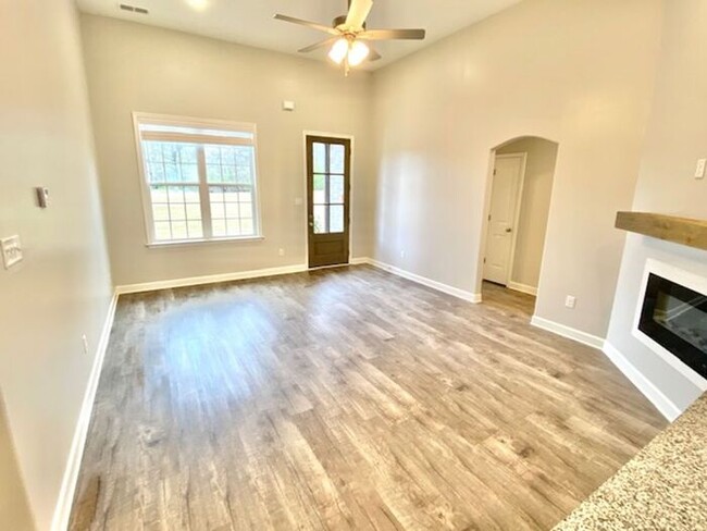 Building Photo - Now Leasing a 5 Bedroom 3 Bath Home in Byh...