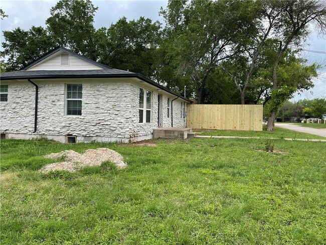 Building Photo - 3014 Meldrum Rd